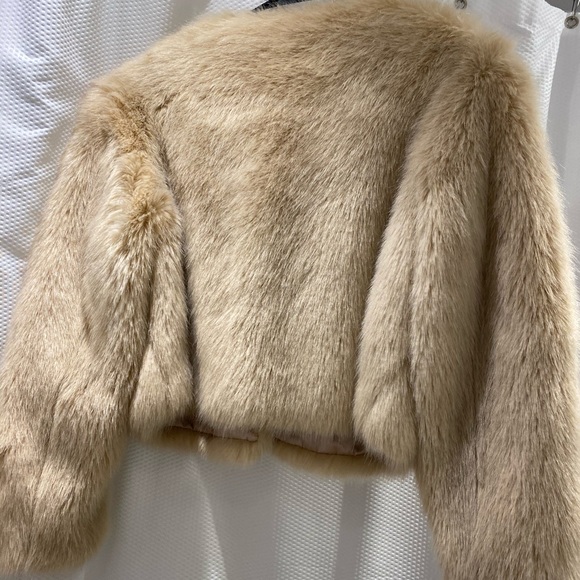 House of CB SMALL cropped nude beige faux fur coat - Picture 4 of 4